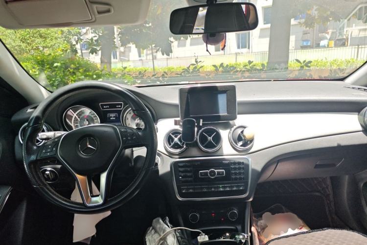 Used Mercedes-Benz GLA 2015 GLA 220 4MATIC Fashion Model Center Console