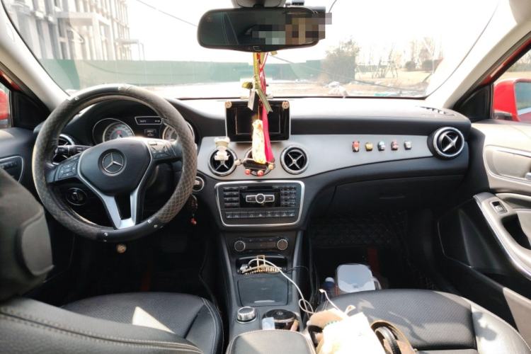Used Mercedes-Benz GLA 2015 GLA 220 4MATIC Fashion Model Center Console