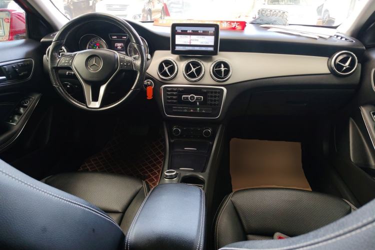 Used Mercedes-Benz GLA 2015 GLA 200 Sport Edition Center Console
