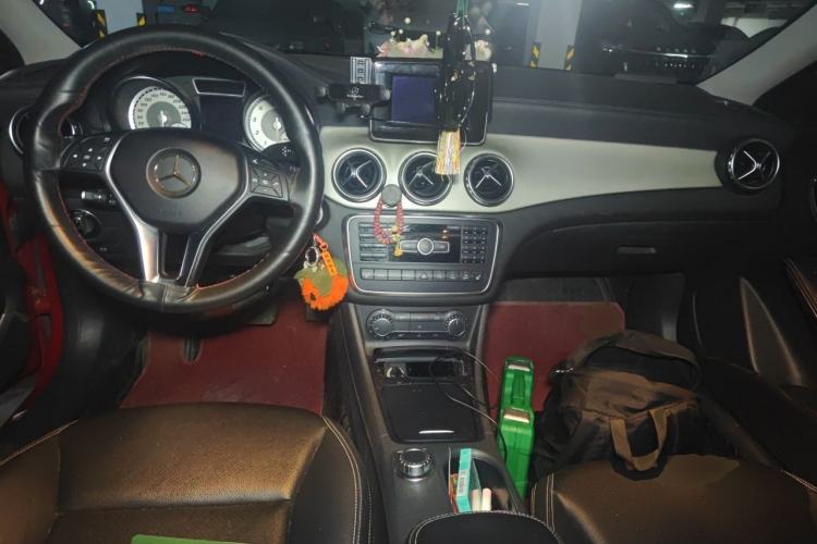 Used Mercedes-Benz GLA 2015 GLA 220 4MATIC Fashion Model Center Console
