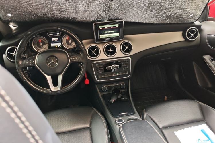Used Mercedes-Benz GLA 2015 GLA 220 4MATIC Fashion Model Center Console