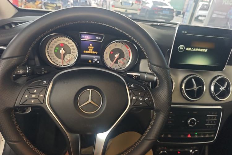 Used Mercedes-Benz GLA 2015 GLA 200 Sport Edition Center Console
