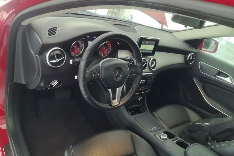 Used Mercedes-Benz GLA 2015 GLA 200 Sport Edition Center Console