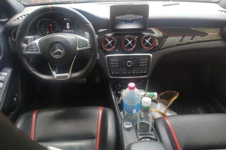 Used Mercedes-Benz GLA 2015 GLA 260 4MATIC Sport Edition Center Console