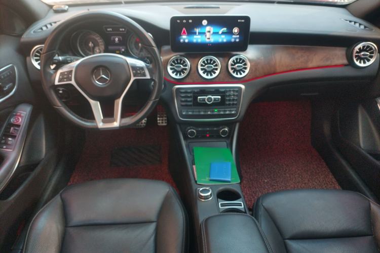Used Mercedes-Benz GLA 2015 GLA 260 4MATIC Center Console