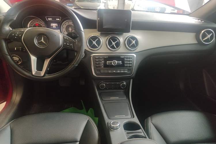 Used Mercedes-Benz GLA 2015 GLA 200 Fashion Model Center Console