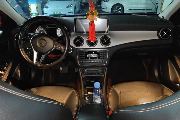 Used Mercedes-Benz GLA 2015 GLA 220 4MATIC Fashion Model Center Console