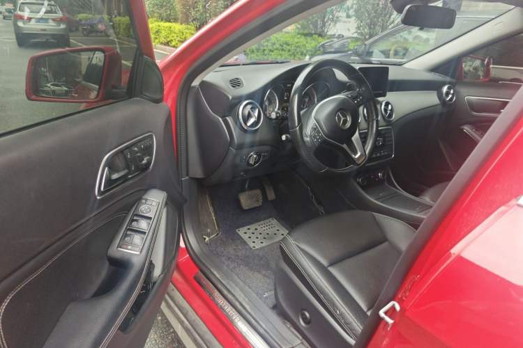 Used Mercedes-Benz GLA 2015 GLA 200 Sport Edition Driver Seat