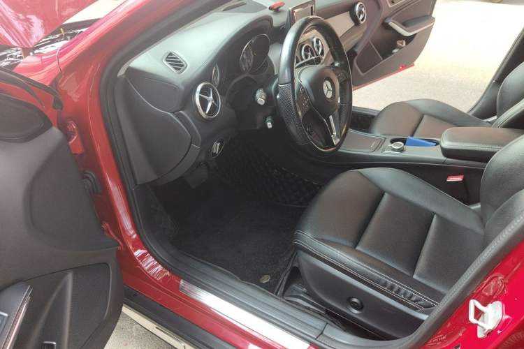 Used Mercedes-Benz GLA 2015 GLA 220 4MATIC Luxury Model Driver Seat