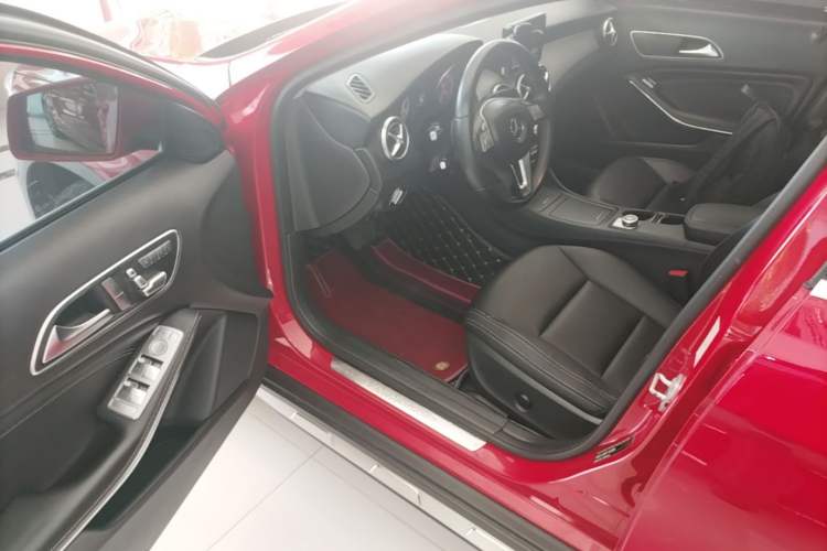 Used Mercedes-Benz GLA 2015 GLA 200 Sport Edition Driver Seat