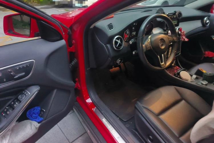 Used Mercedes-Benz GLA 2015 GLA 220 4MATIC Luxury Model Driver Seat
