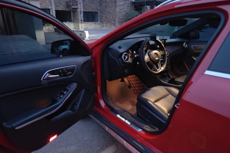 Used Mercedes-Benz GLA 2015 GLA 260 4MATIC Sport Edition Driver Seat