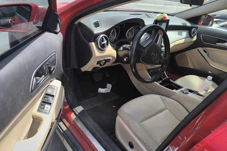Used Mercedes-Benz GLA 2015 GLA 200 Sport Edition Driver Seat