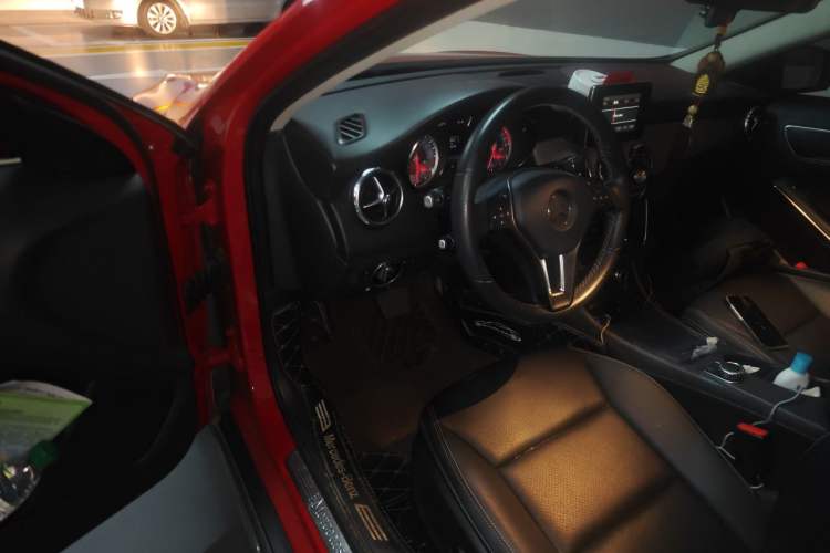Used Mercedes-Benz GLA 2015 GLA 200 Sport Edition Driver Seat