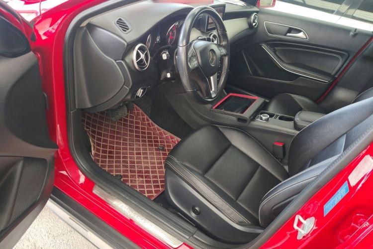 Used Mercedes-Benz GLA 2015 GLA 200 Sport Edition Driver Seat