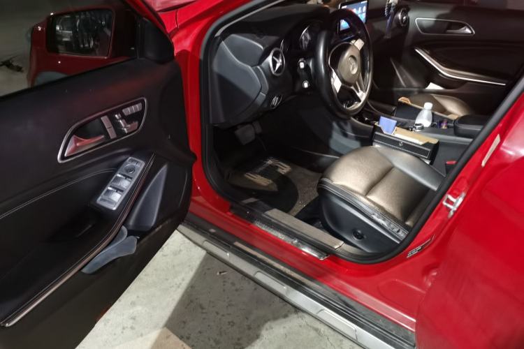 Used Mercedes-Benz GLA 2015 GLA 200 Sport Edition Driver Seat
