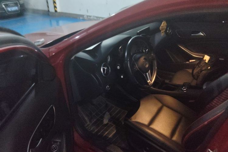 Used Mercedes-Benz GLA 2015 GLA 200 Sport Edition Driver Seat