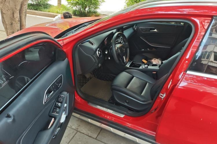 Used Mercedes-Benz GLA 2015 GLA 220 4MATIC Luxury Model Driver Seat