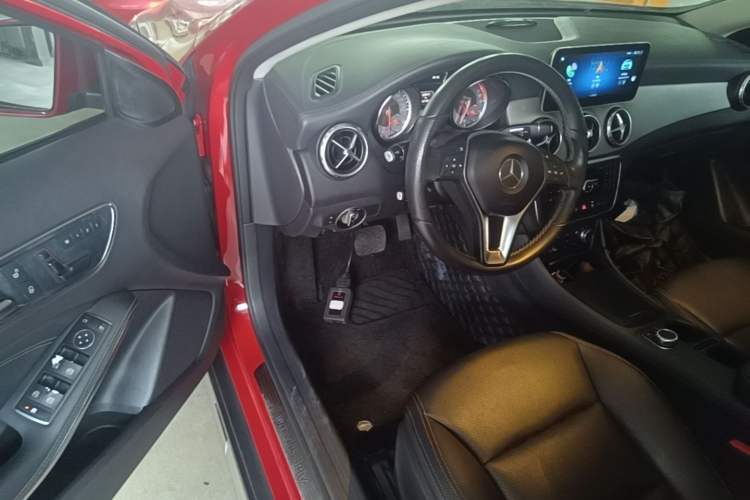 Used Mercedes-Benz GLA 2015 GLA 200 Sport Edition Driver Seat