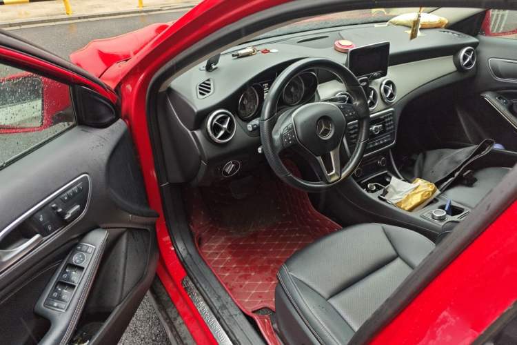 Used Mercedes-Benz GLA 2015 GLA 200 Sport Edition Driver Seat