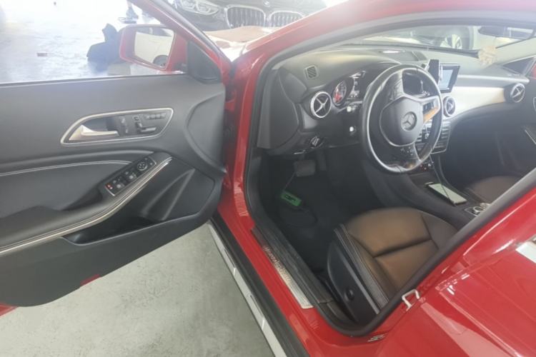 Used Mercedes-Benz GLA 2015 GLA 200 Sport Edition Driver Seat