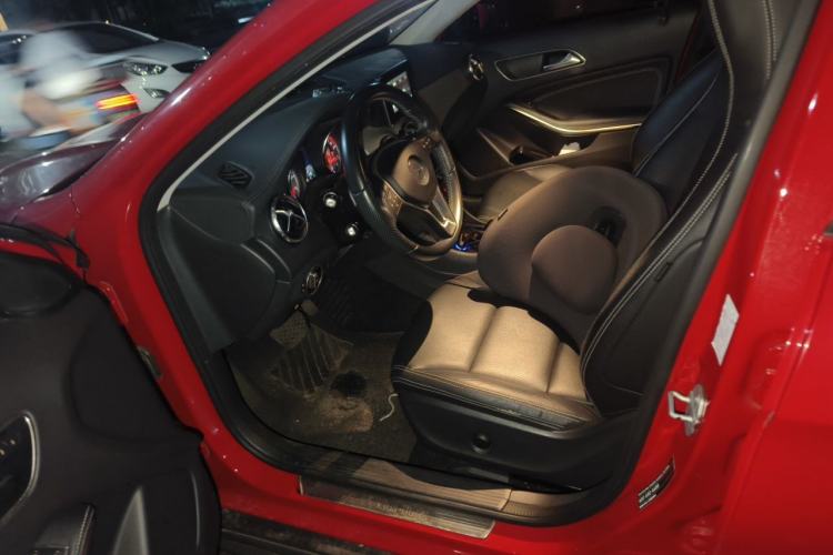 Used Mercedes-Benz GLA 2015 GLA 200 Sport Edition Driver Seat