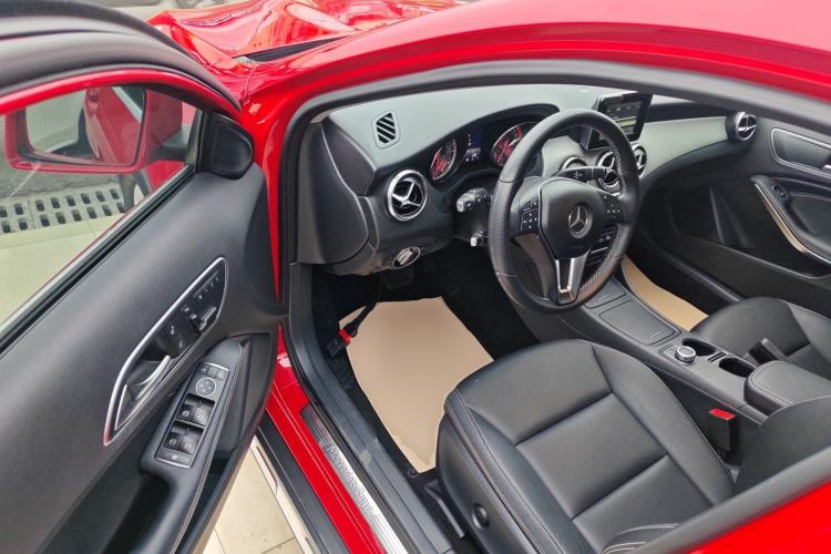 Used Mercedes-Benz GLA 2015 GLA 200 Sport Edition Driver Seat