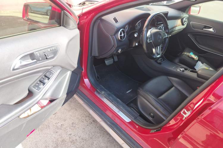 Used Mercedes-Benz GLA 2015 GLA 260 4MATIC Driver Seat