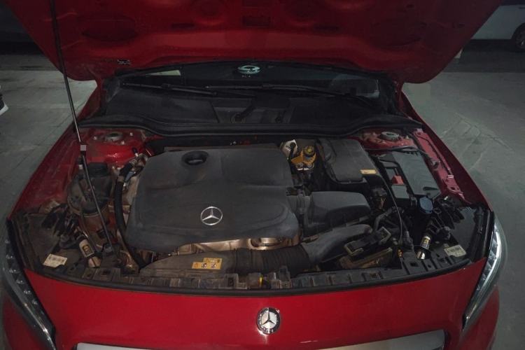 Used Mercedes-Benz GLA 2015 GLA 220 4MATIC Fashion Model Engine Bay