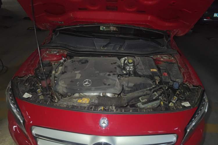 Used Mercedes-Benz GLA 2015 GLA 220 4MATIC Fashion Model Engine Bay