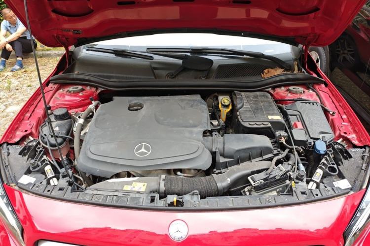 Used Mercedes-Benz GLA 2015 GLA 220 4MATIC Fashion Model Engine Bay