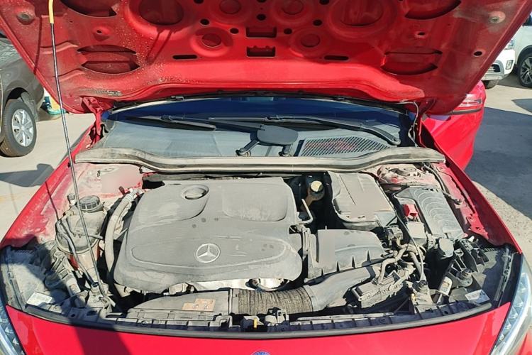 Used Mercedes-Benz GLA 2015 GLA 220 4MATIC Fashion Model Engine Bay