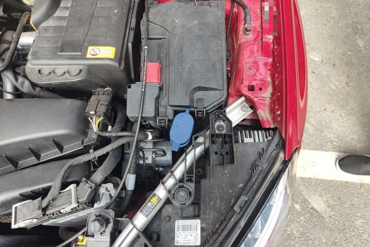 Used Mercedes-Benz GLA 2015 GLA 220 4MATIC Luxury Model Engine Bay Left