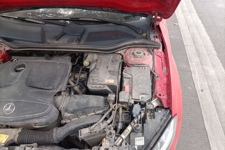 Used Mercedes-Benz GLA 2015 GLA 200 Engine Bay Left