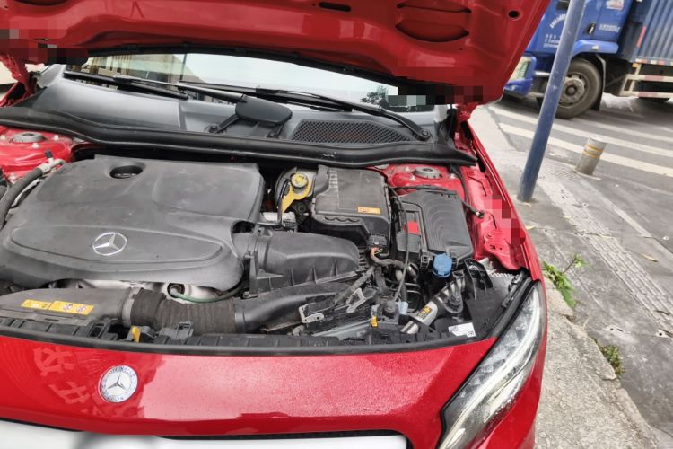 Used Mercedes-Benz GLA 2015 GLA 200 Fashion Model Engine Bay Left