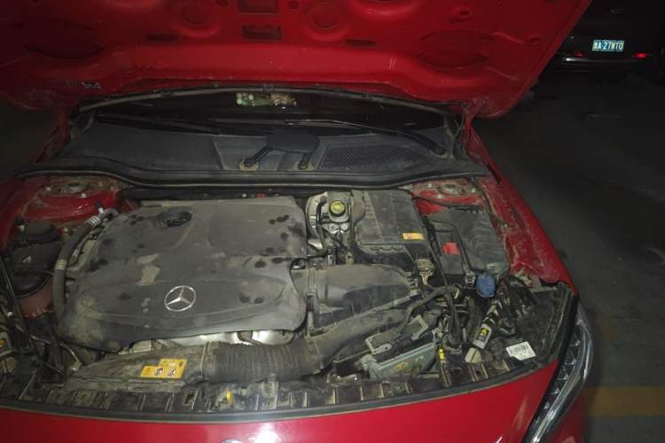 Used Mercedes-Benz GLA 2015 GLA 220 4MATIC Fashion Model Engine Bay Left