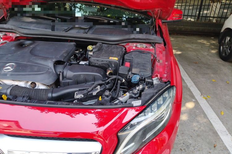 Used Mercedes-Benz GLA 2015 GLA 220 4MATIC Fashion Model Engine Bay Left