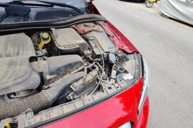 Used Mercedes-Benz GLA 2015 GLA 220 4MATIC Fashion Model Engine Bay Left