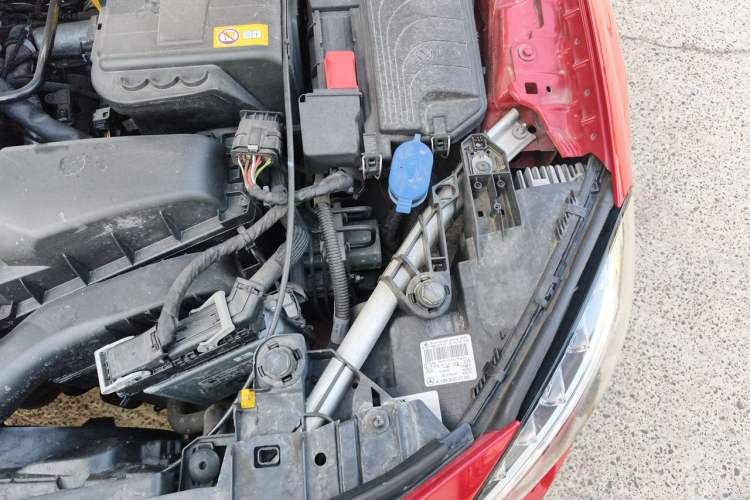Used Mercedes-Benz GLA 2015 GLA 220 4MATIC Fashion Model Engine Bay Left