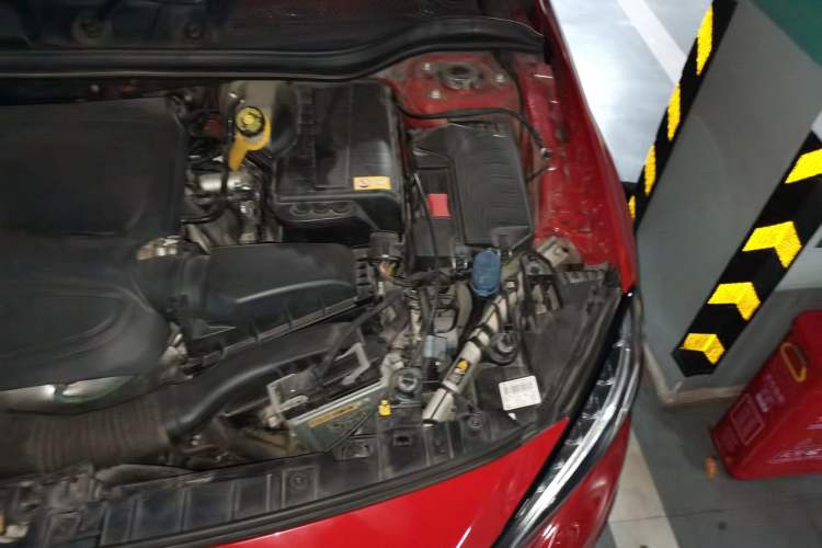 Used Mercedes-Benz GLA 2015 GLA 200 Fashion Model Engine Bay Left