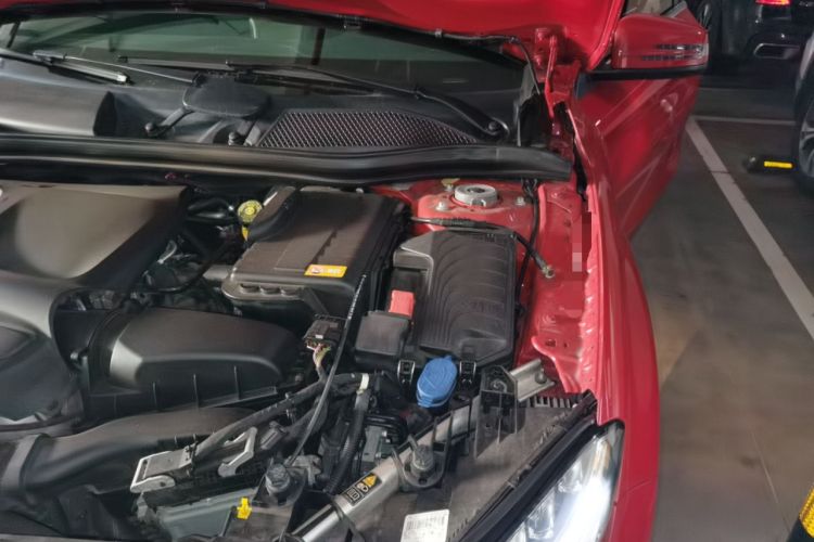 Used Mercedes-Benz GLA 2015 GLA 260 4MATIC Engine Bay Left