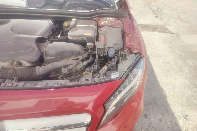Used Mercedes-Benz GLA 2015 GLA 260 4MATIC Engine Bay Left