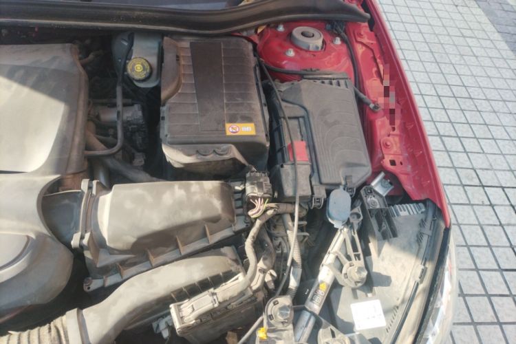 Used Mercedes-Benz GLA 2015 GLA 260 4MATIC Engine Bay Left