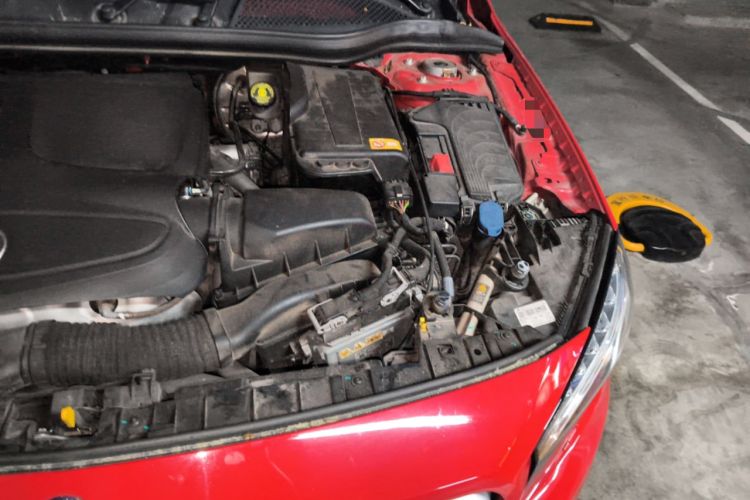 Used Mercedes-Benz GLA 2015 GLA 220 4MATIC Fashion Model Engine Bay Left