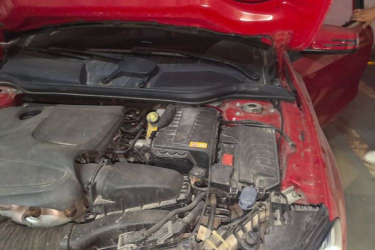 Used Mercedes-Benz GLA 2015 GLA 200 Fashion Model Engine Bay Left