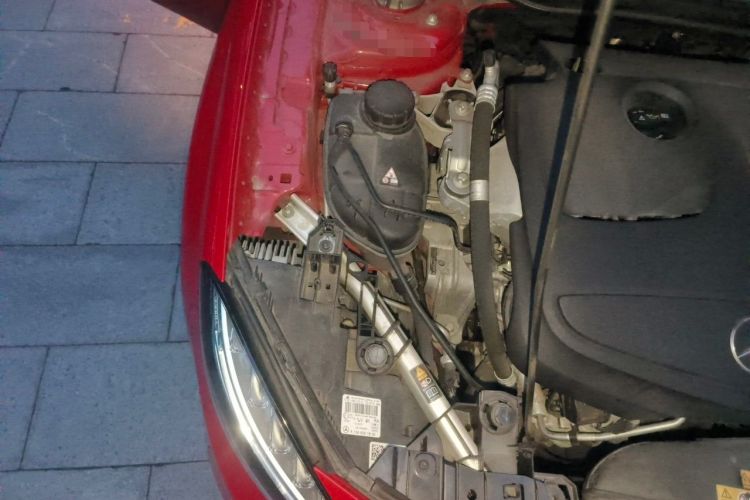 Used Mercedes-Benz GLA 2015 GLA 220 4MATIC Luxury Model Engine Bay Right