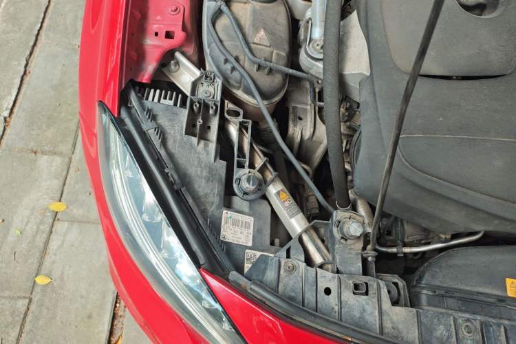 Used Mercedes-Benz GLA 2015 GLA 220 4MATIC Luxury Model Engine Bay Right