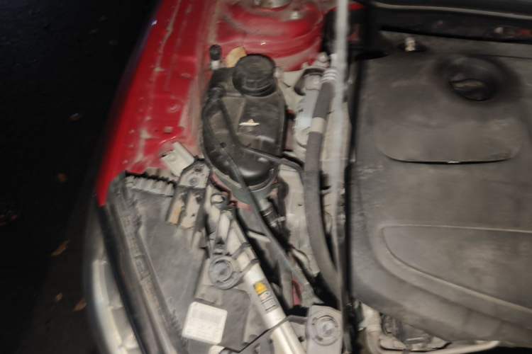Used Mercedes-Benz GLA 2015 GLA 200 Sport Edition Engine Bay Right