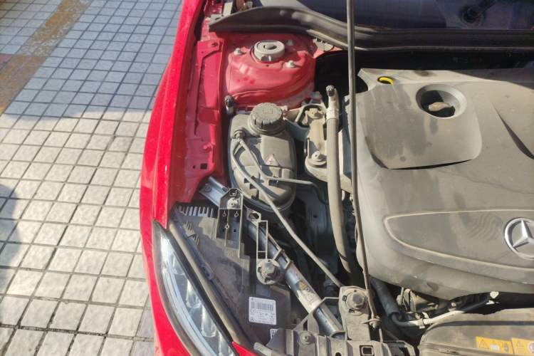 Used Mercedes-Benz GLA 2015 GLA 260 4MATIC Engine Bay Right