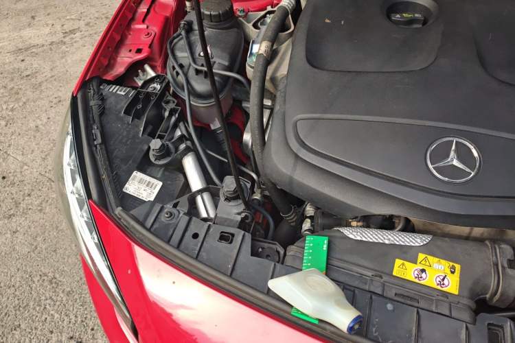 Used Mercedes-Benz GLA 2015 GLA 200 Sport Edition Engine Bay Right
